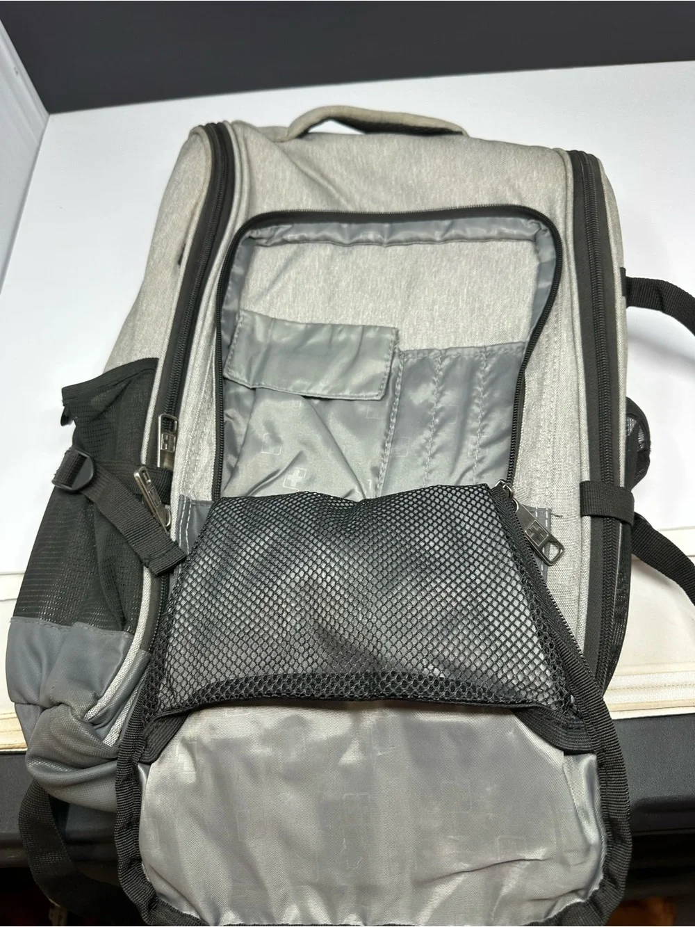 Swiss Tech unisex gray black bungee heavy-duty backpack school camping hiking K0